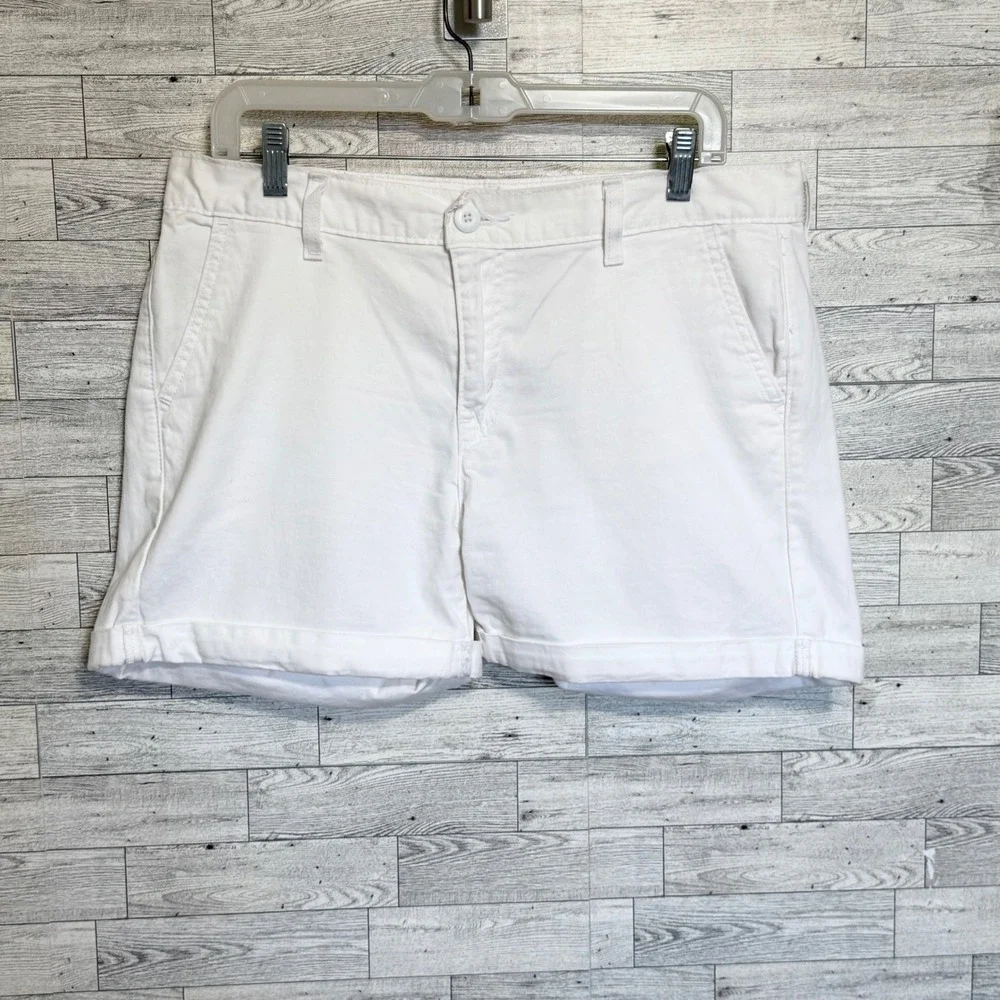 Levis‎ Womens White Chino Shorts Cuffed Mid Rise Size 31 Summer Casual